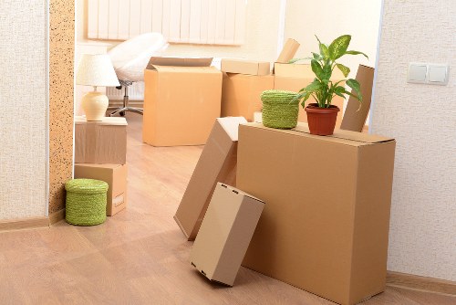 Low-carbon removal van used for sustainable moving services